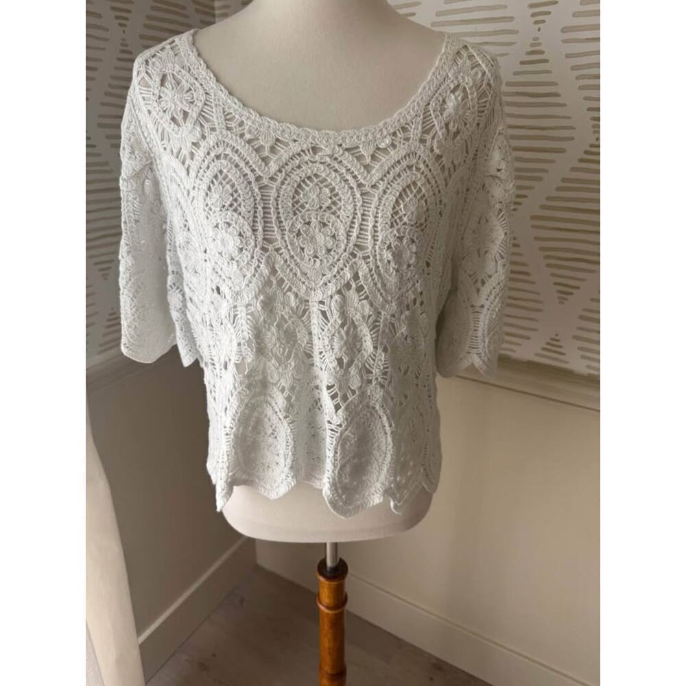 Solitaire Women’s Large White Knit Croquet Lace Top